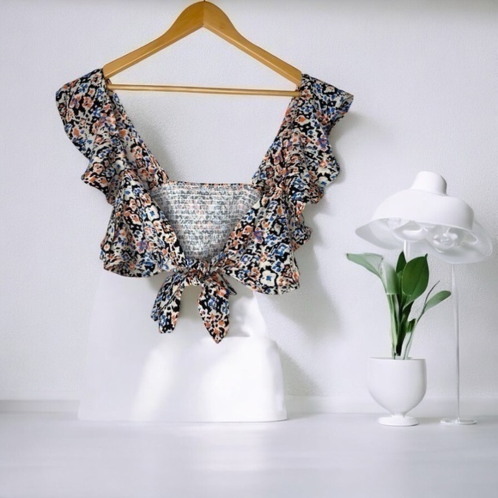 NWT MAAJI Glowy Flutter Sleeve Smocked Cover-Up Crop Top Medium